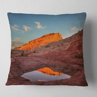 DesignArt Vermillion Cliffs Lake наутро - пејзаж печатена перница за фрлање - 16x16