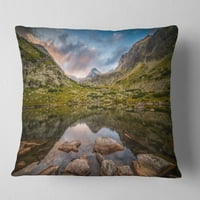 Дизајнрт Роки Езеро над водопадот Скок - пејзаж печатена перница за фрлање - 16х16